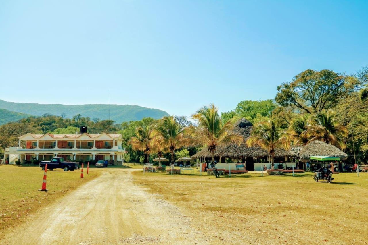 Hotel Y Restaurante El Texano Tamasopo Exterior photo
