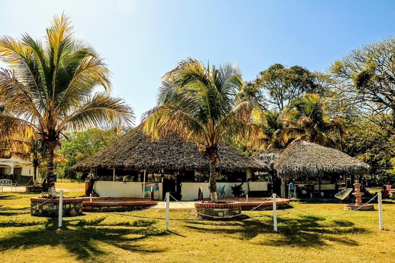 Hotel Y Restaurante El Texano Tamasopo Exterior photo
